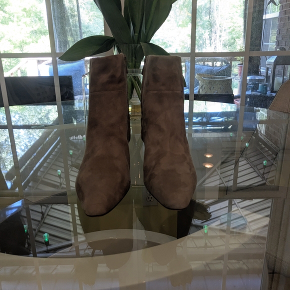 Vince Grey Suede Leather Ankle Boots Sz 8 - Picture 1 of 7